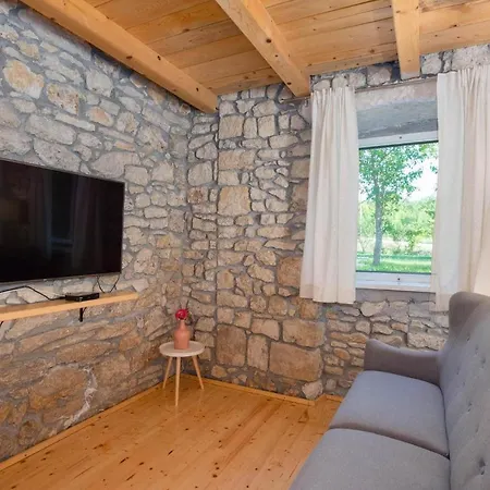 Stunning In With 4 Bedrooms, Wifi And Heated Swimming Pool Дом отдыха *