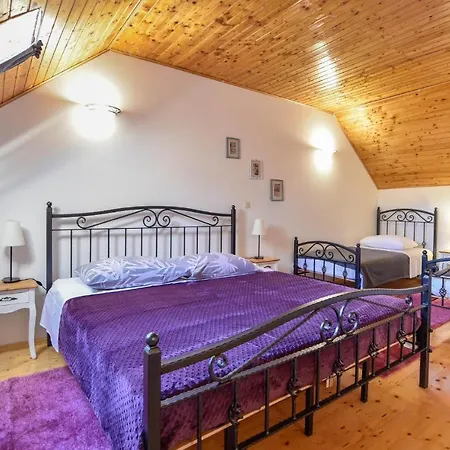 Stunning In With 4 Bedrooms, Wifi And Heated Swimming Pool Дом отдыха