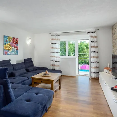 Stunning In With 4 Bedrooms, Wifi And Heated Swimming Pool Дом отдыха *