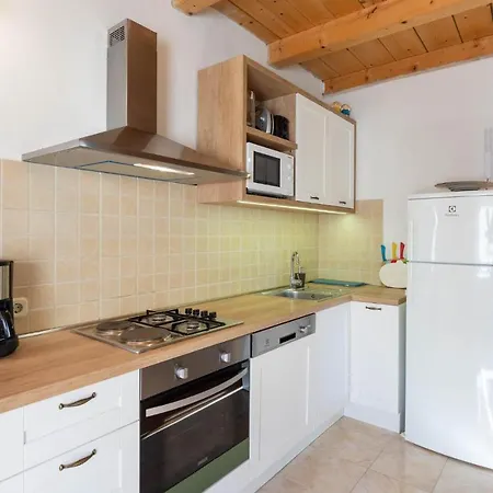 Stunning In With 4 Bedrooms, Wifi And Heated Swimming Pool Studenci