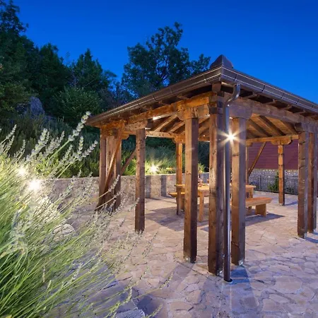 Stunning In With 4 Bedrooms, Wifi And Heated Swimming Pool Дом отдыха *