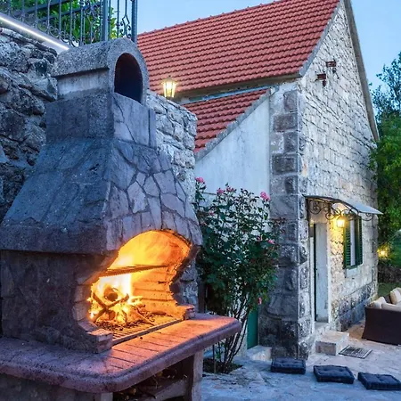Stunning In With 4 Bedrooms, Wifi And Heated Swimming Pool Дом отдыха