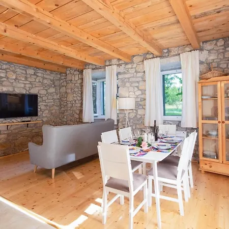 Stunning In With 4 Bedrooms, Wifi And Heated Swimming Pool * Studenci