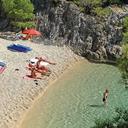 Дом отдыха Stunning In With 4 Bedrooms, Wifi And Heated Swimming Pool *