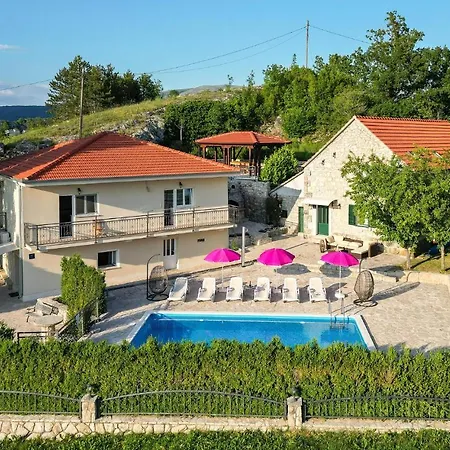 Stunning In With 4 Bedrooms, Wifi And Heated Swimming Pool * Studenci