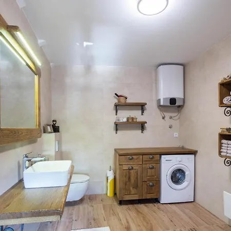 Stunning In With 4 Bedrooms, Wifi And Heated Swimming Pool